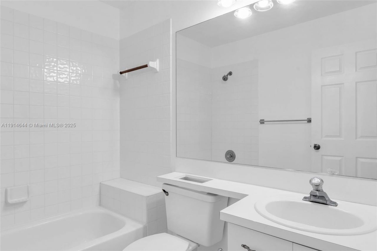 15563 N Miami Lakeway N, Miami Lakes, FL 33014 Photo