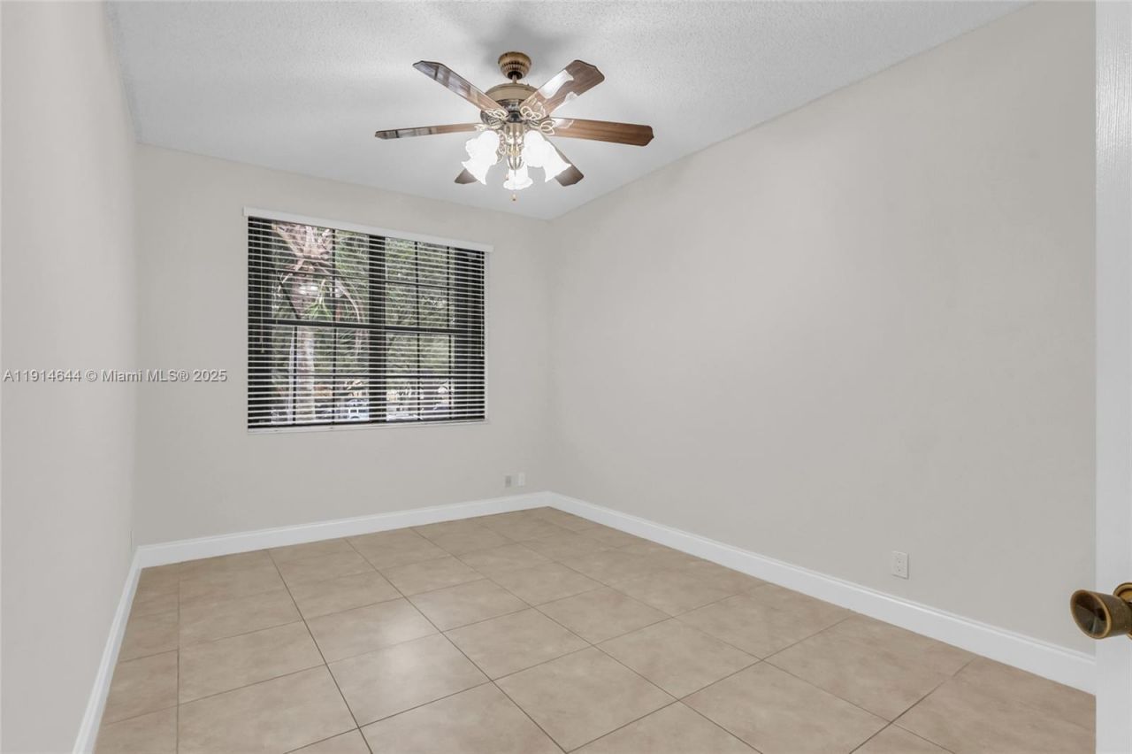 15563 N Miami Lakeway N, Miami Lakes, FL 33014 Photo
