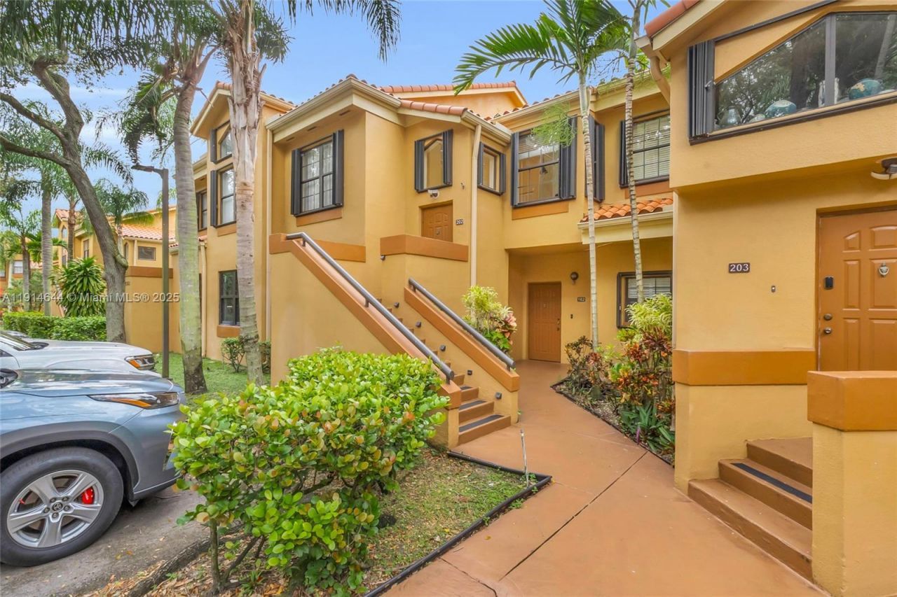 15563 N Miami Lakeway N, Miami Lakes, FL 33014 Photo