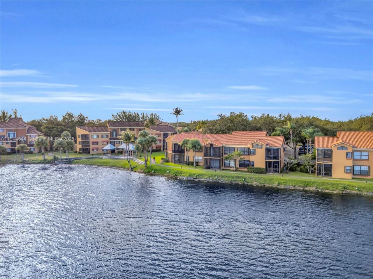 15563 N Miami Lakeway N, Miami Lakes, FL 33014 Photo