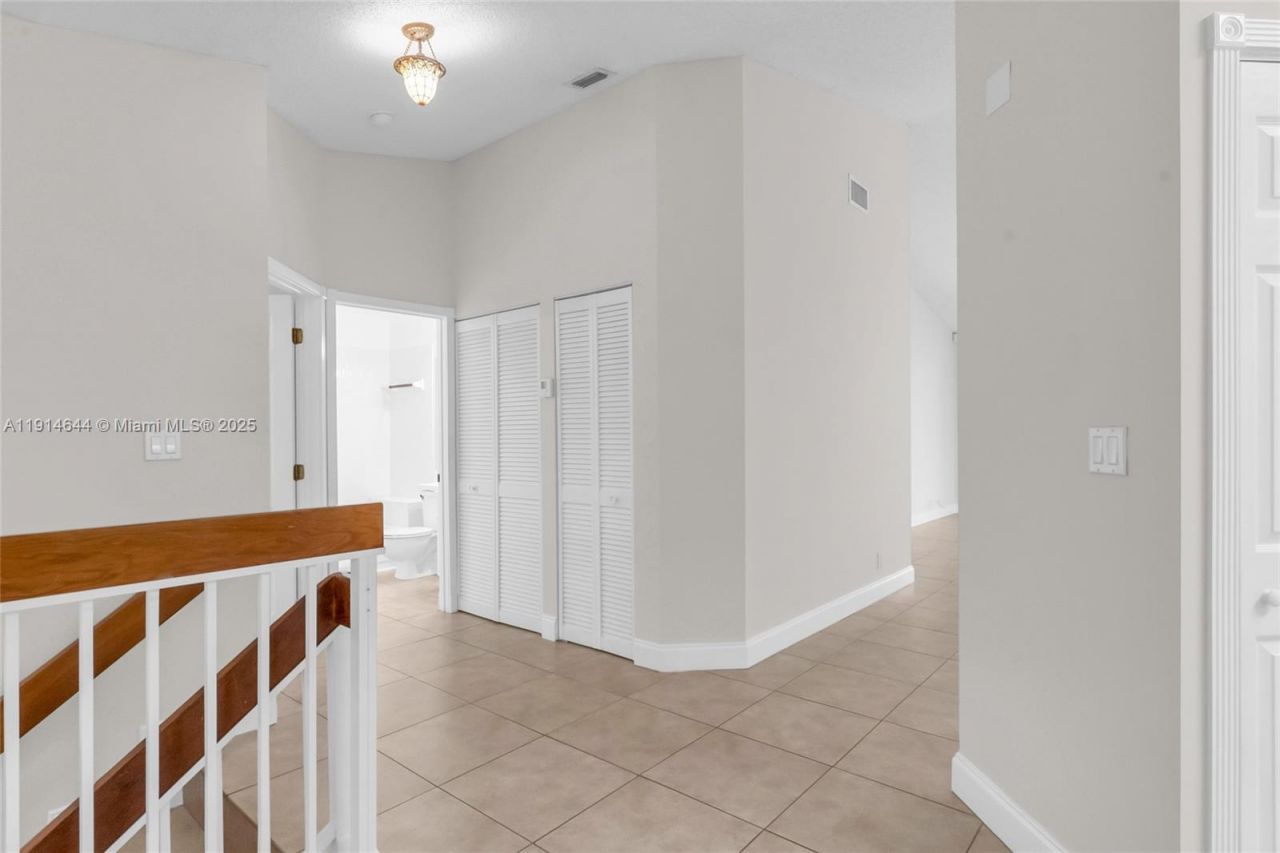 15563 N Miami Lakeway N, Miami Lakes, FL 33014 Photo