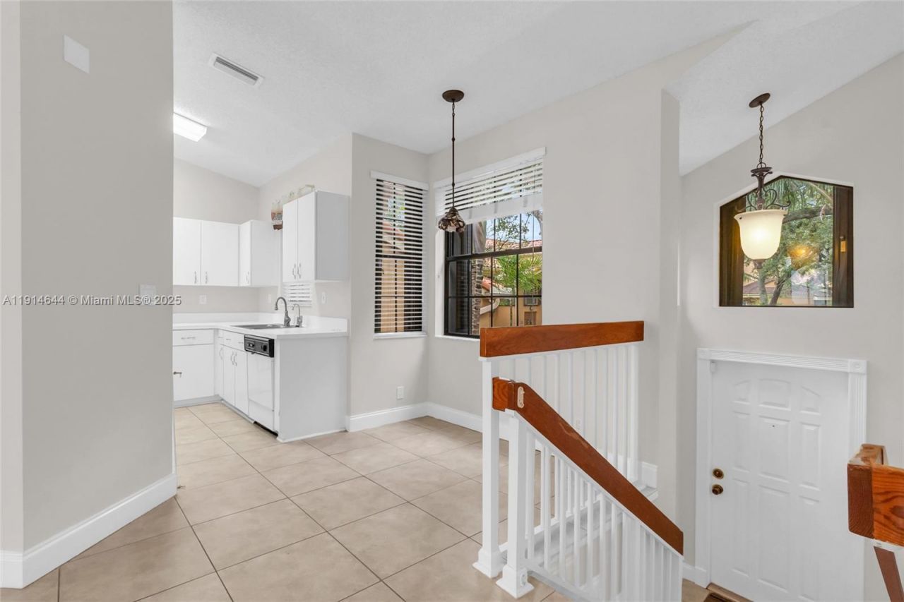 15563 N Miami Lakeway N, Miami Lakes, FL 33014 Photo