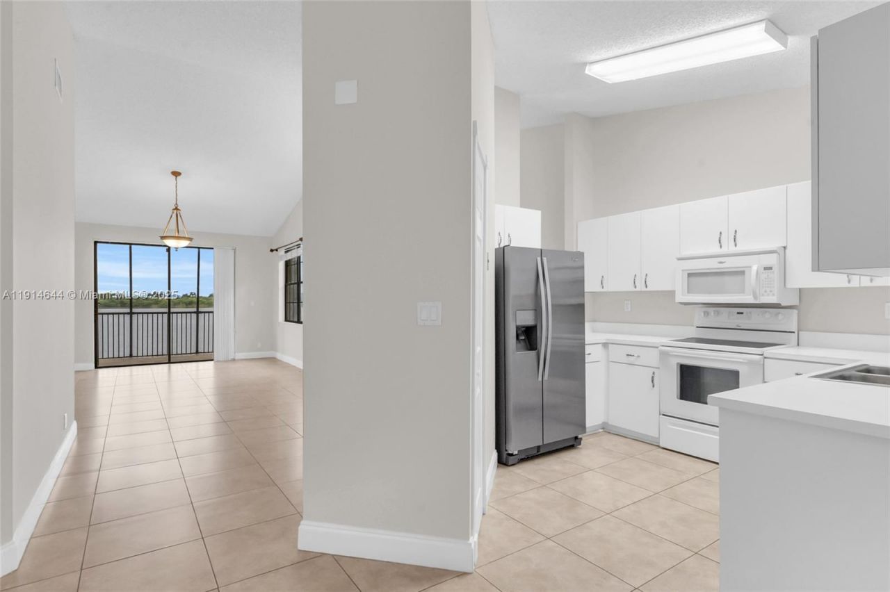 15563 N Miami Lakeway N, Miami Lakes, FL 33014 Photo