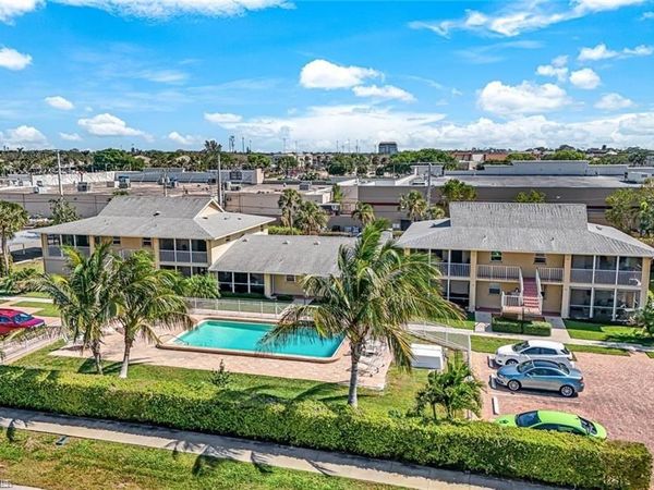 2000 Alamanda DR, Unit 206, NAPLES, FL 34102