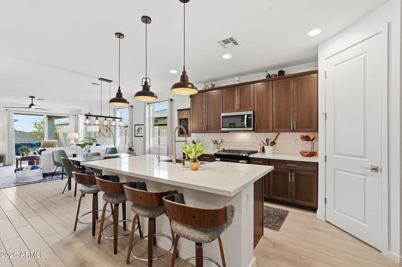 17285 W Running Deer Trail, Surprise, AZ 85387 Main Photo