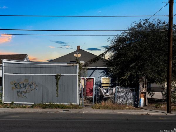 2925 W Commerce St, San Antonio, TX 78207