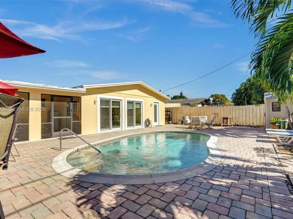 6740 Douglas St, Hollywood, FL 33024