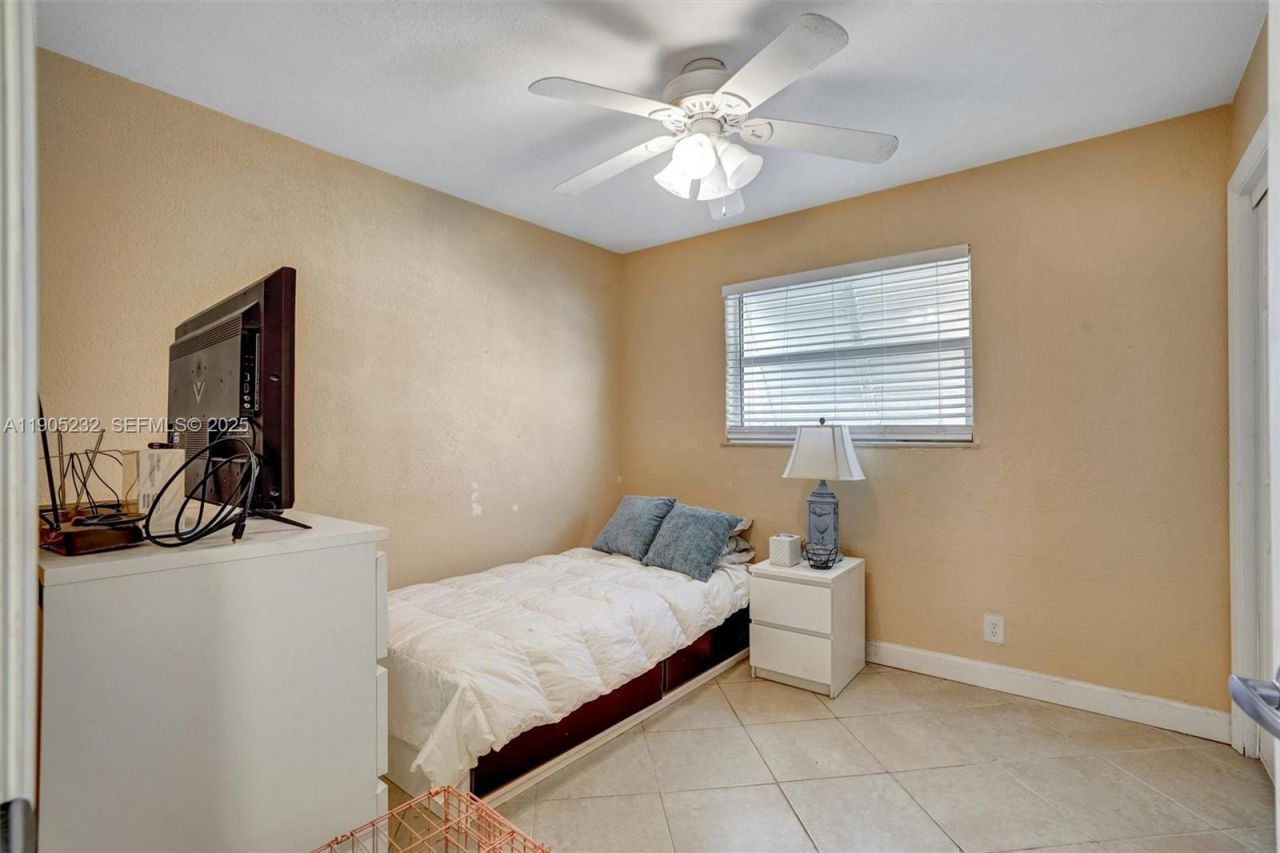 6740 Douglas St, Hollywood, FL 33024 Photo