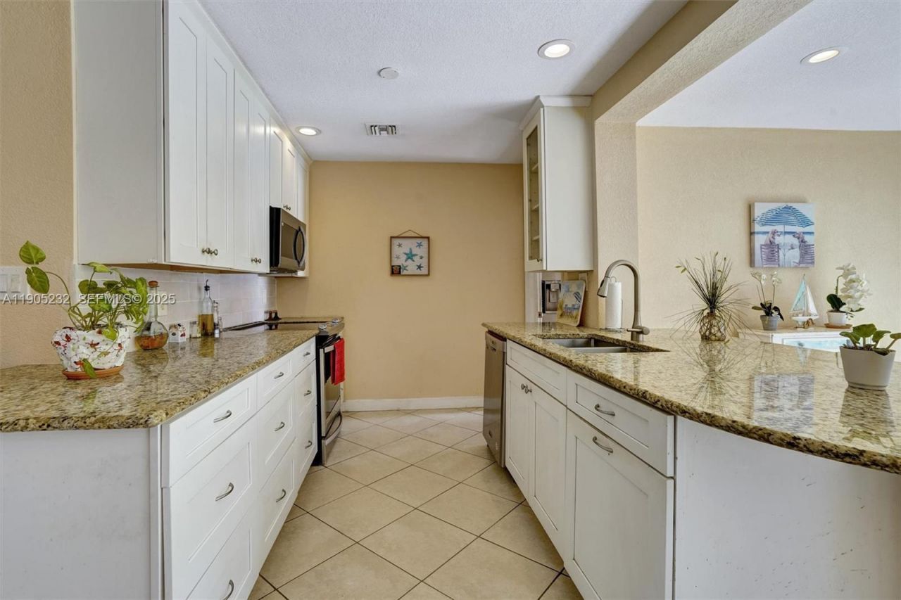 6740 Douglas St, Hollywood, FL 33024 Photo