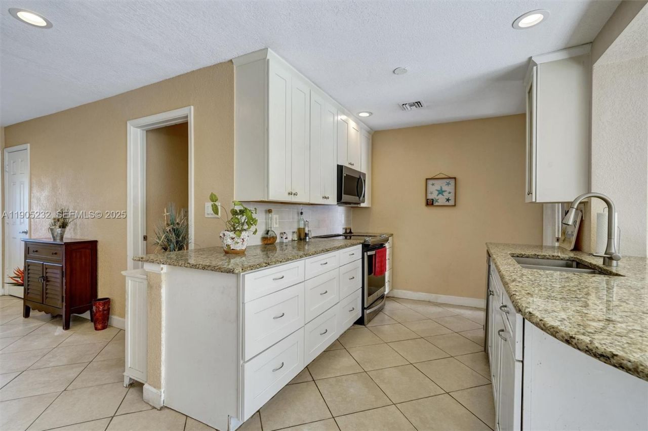 6740 Douglas St, Hollywood, FL 33024 Photo