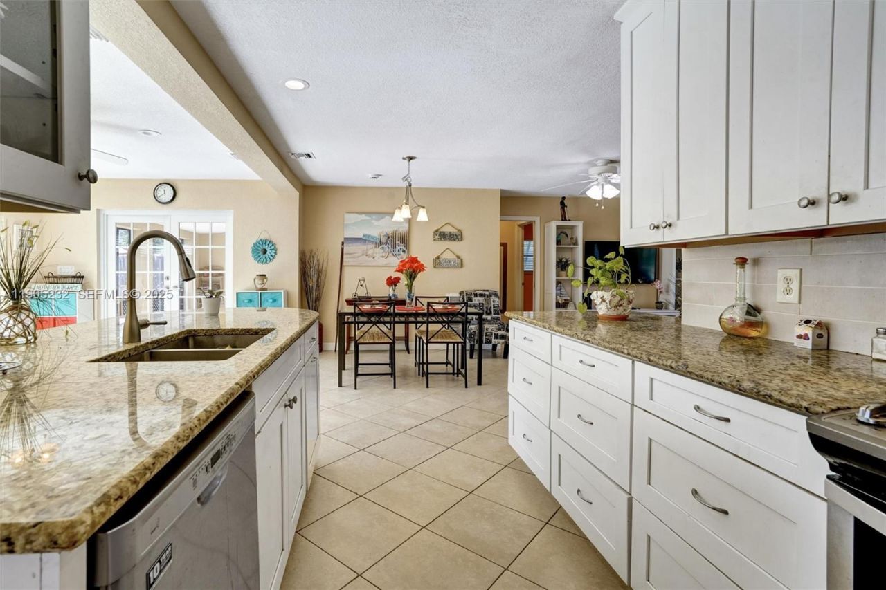 6740 Douglas St, Hollywood, FL 33024 Photo