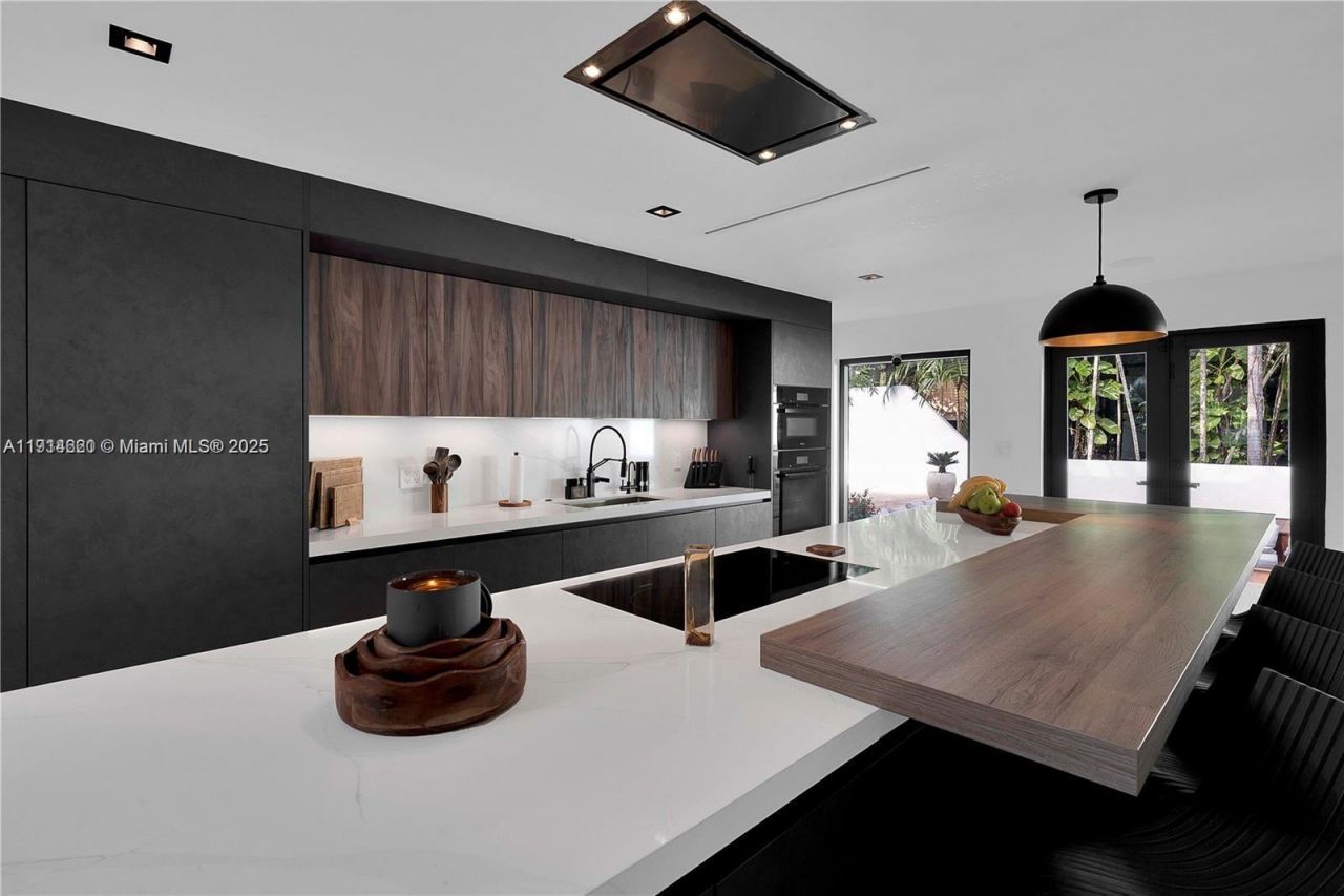 3760 S Douglas Rd, Miami, FL 33133 Photo