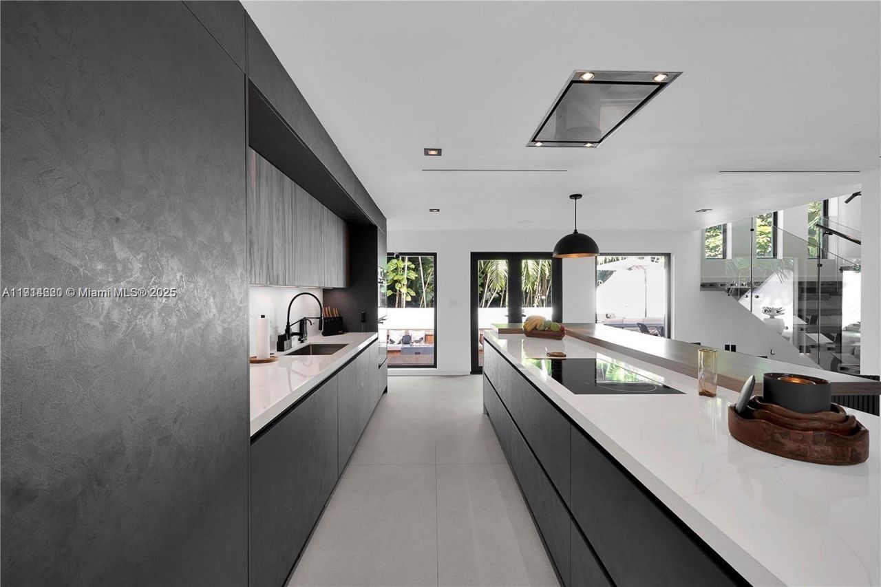 3760 S Douglas Rd, Miami, FL 33133 Photo