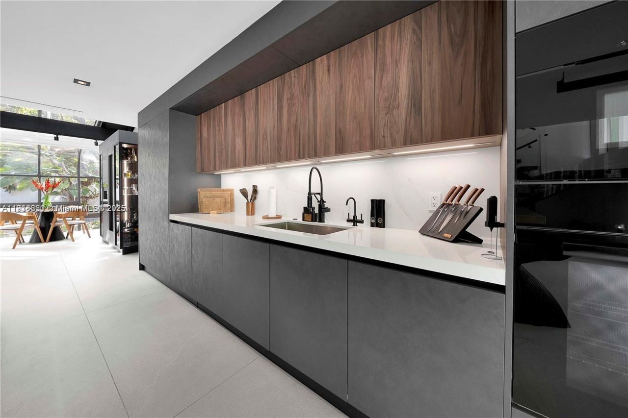 3760 S Douglas Rd, Miami, FL 33133 Photo