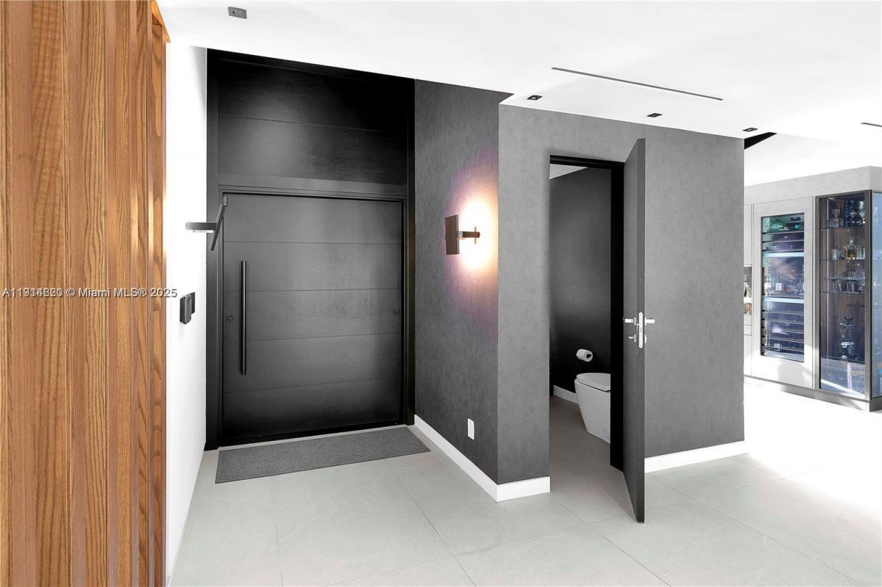 3760 S Douglas Rd, Miami, FL 33133 Photo