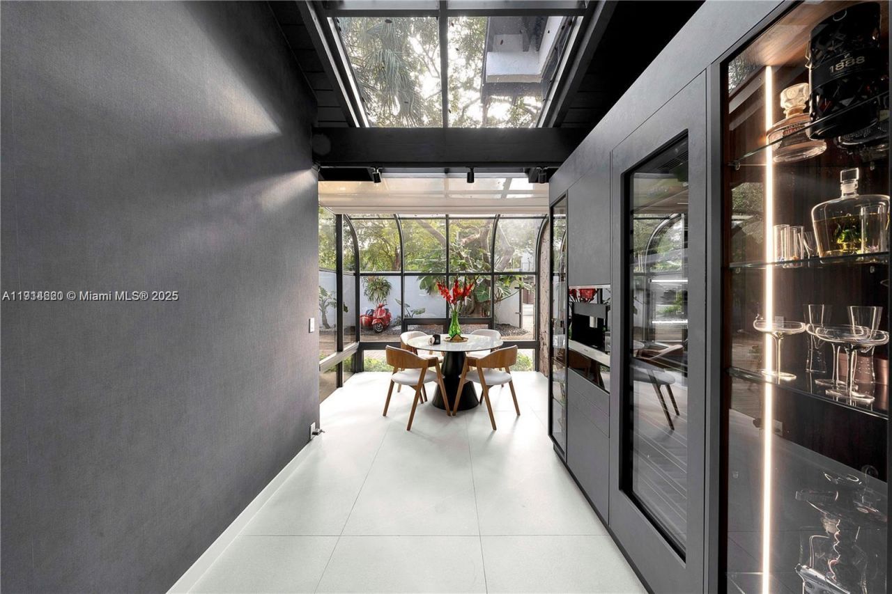 3760 S Douglas Rd, Miami, FL 33133 Photo