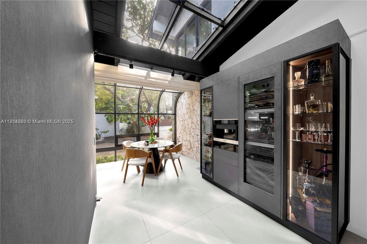 3760 S Douglas Rd, Miami, FL 33133 Photo