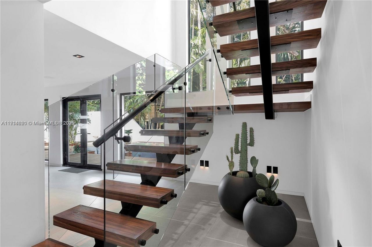 3760 S Douglas Rd, Miami, FL 33133 Photo