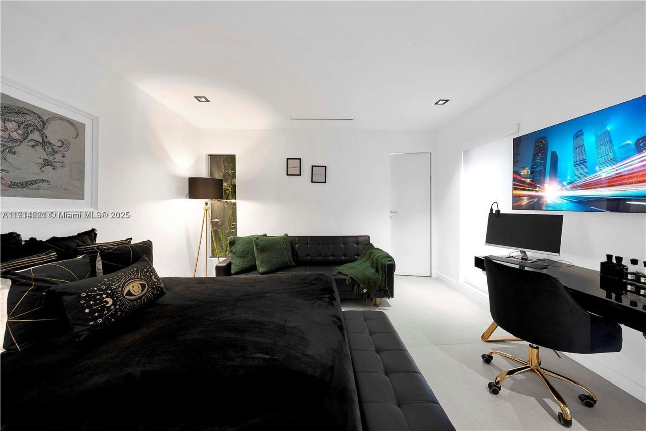 3760 S Douglas Rd, Miami, FL 33133 Photo