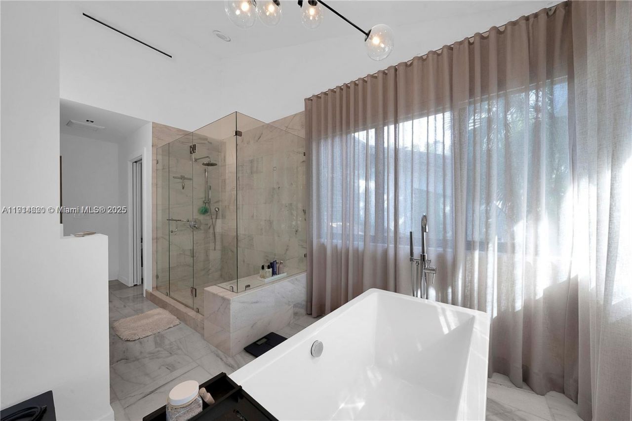 3760 S Douglas Rd, Miami, FL 33133 Photo