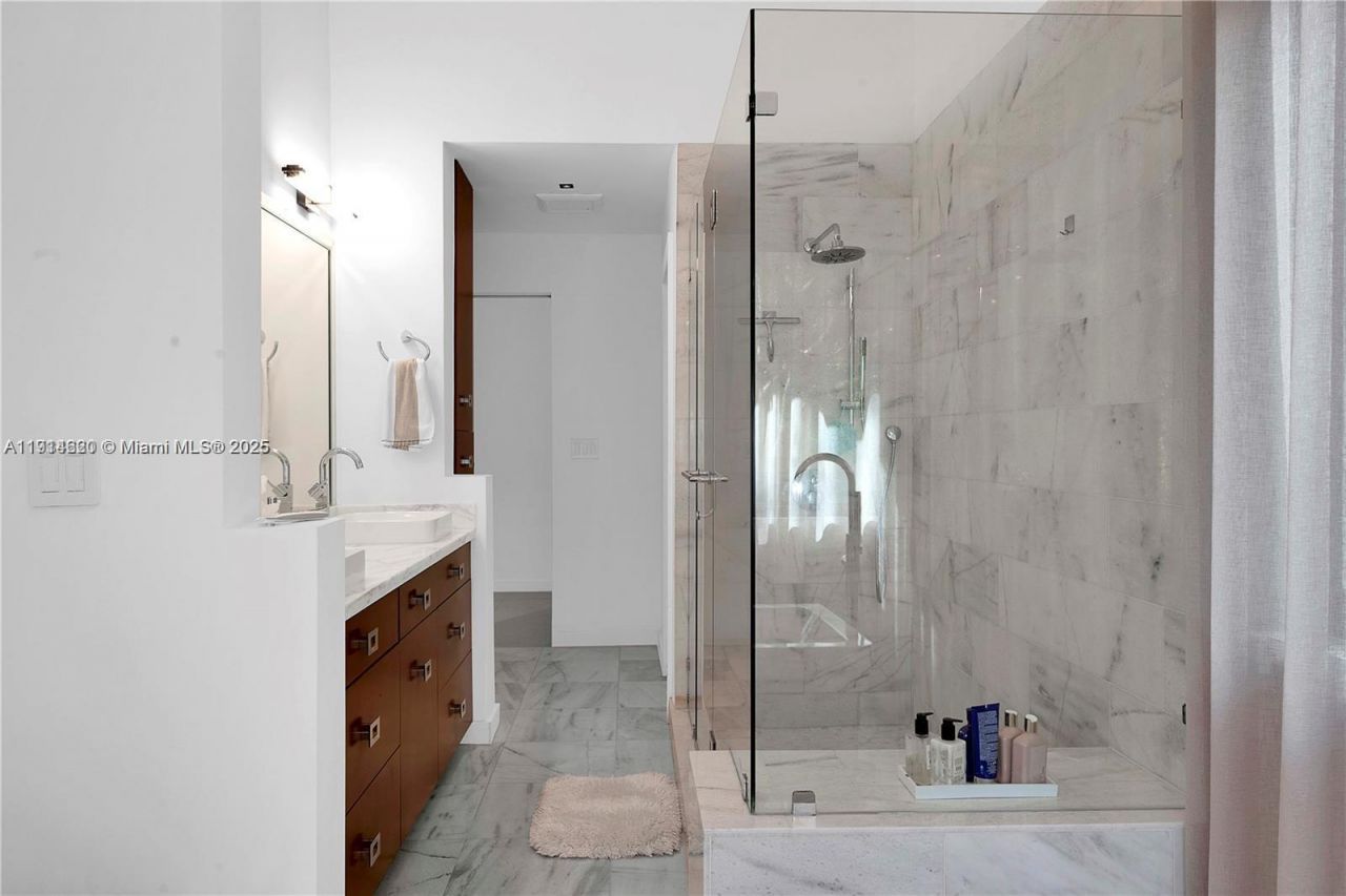 3760 S Douglas Rd, Miami, FL 33133 Photo