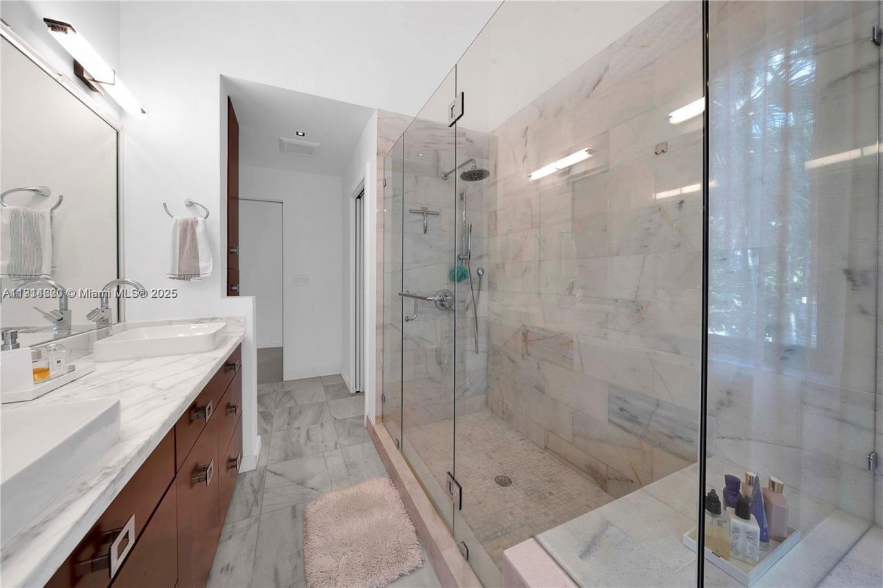 3760 S Douglas Rd, Miami, FL 33133 Photo