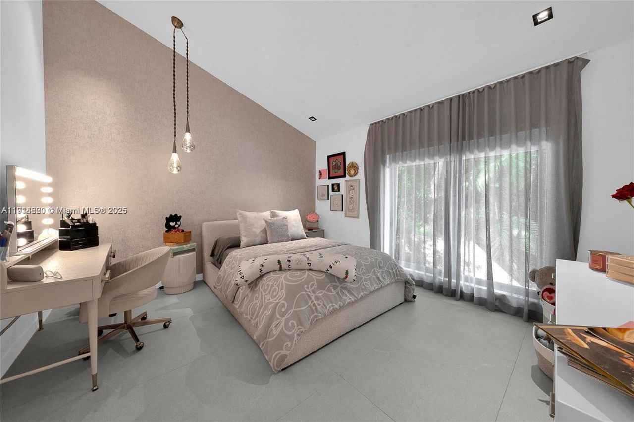 3760 S Douglas Rd, Miami, FL 33133 Photo