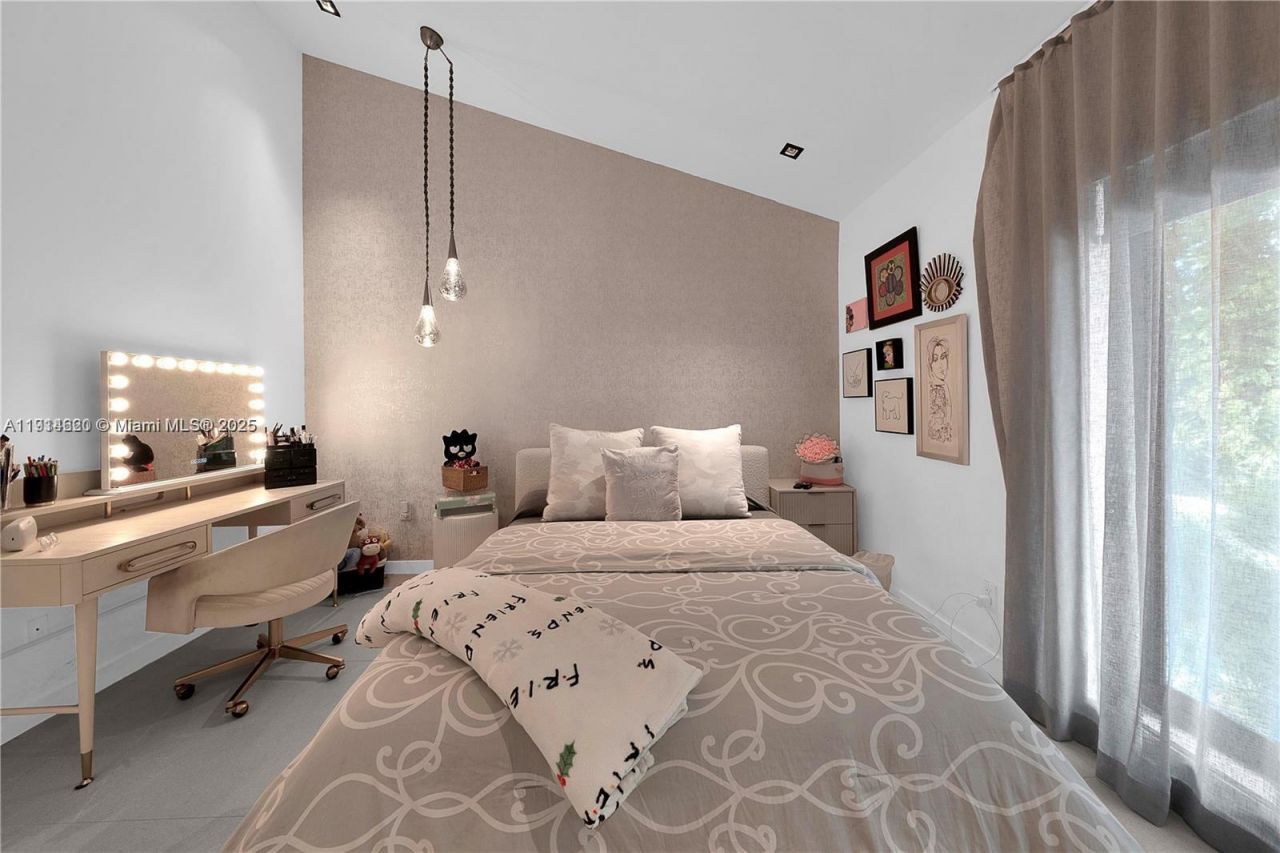 3760 S Douglas Rd, Miami, FL 33133 Photo