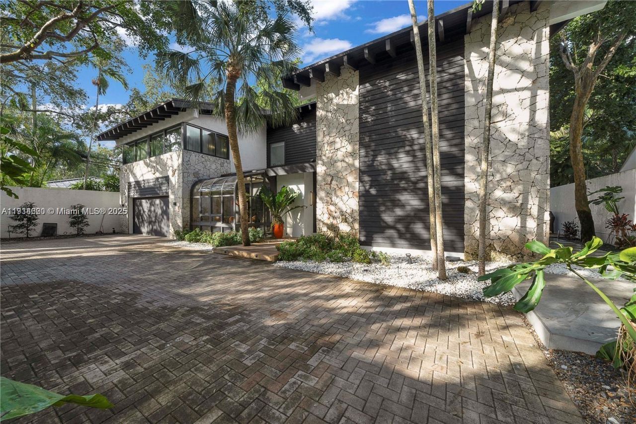 3760 S Douglas Rd, Miami, FL 33133 Photo