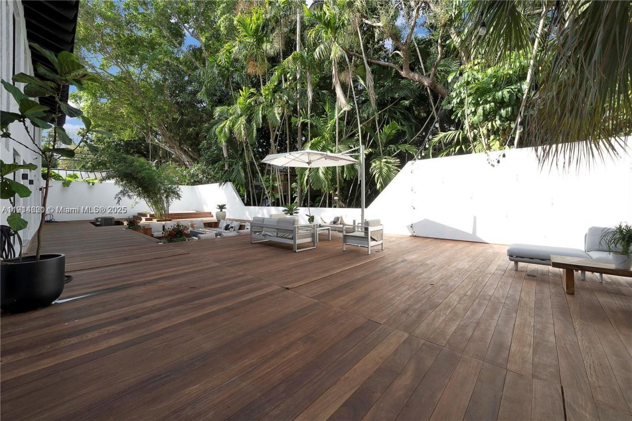 3760 S Douglas Rd, Miami, FL 33133 Photo