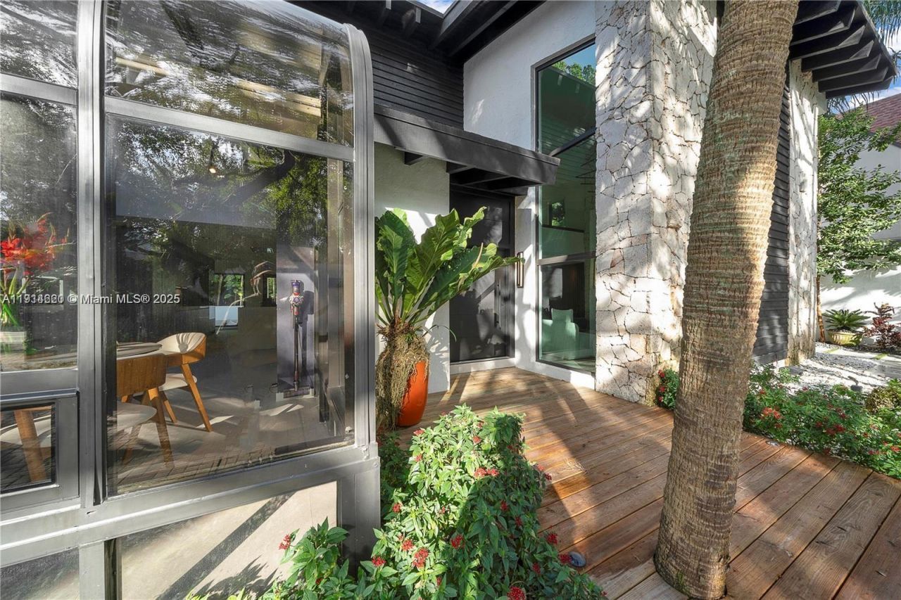 3760 S Douglas Rd, Miami, FL 33133 Photo