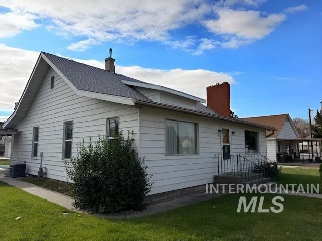 65 E Arthur, Glenns Ferry, ID 83623 Main Photo