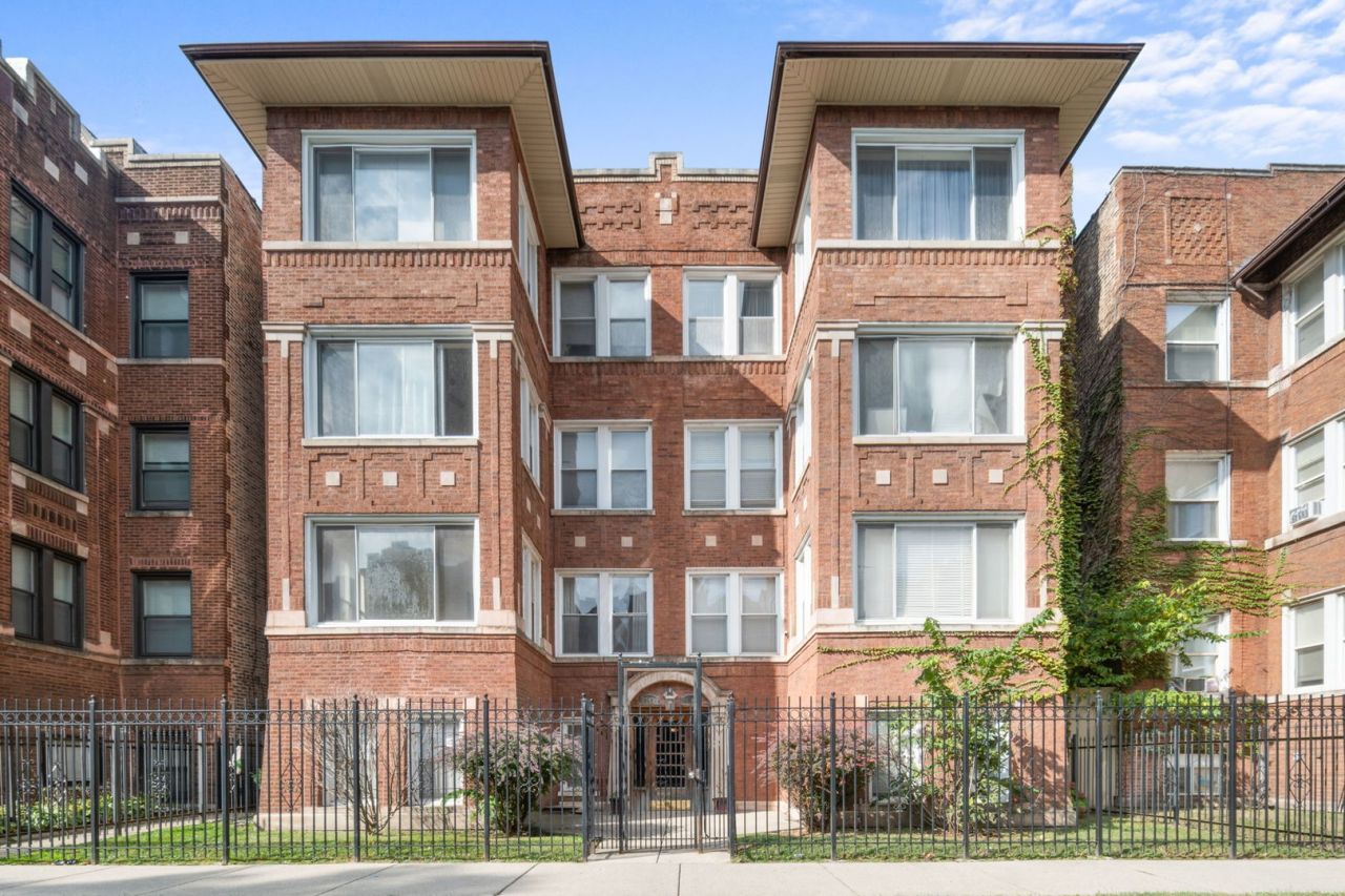 6742 S Clyde Avenue, Unit 1S, Chicago, IL 60649 Main Photo