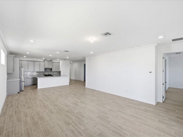 6866 NW Kestrel Lane, Port St. Lucie, FL 34987