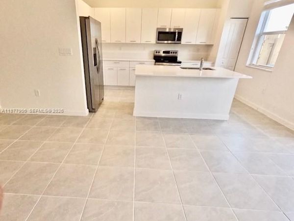 12517 NW 23rd Pl, Miami, FL 33167