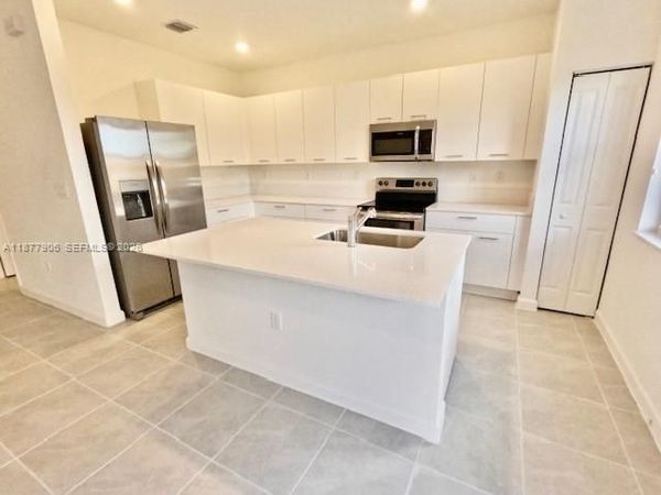 12517 NW 23rd Pl, Miami, FL 33167