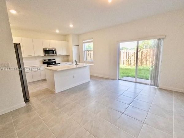 12517 NW 23rd Pl, Miami, FL 33167