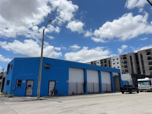 750 NW 24th St, Miami, FL 33127