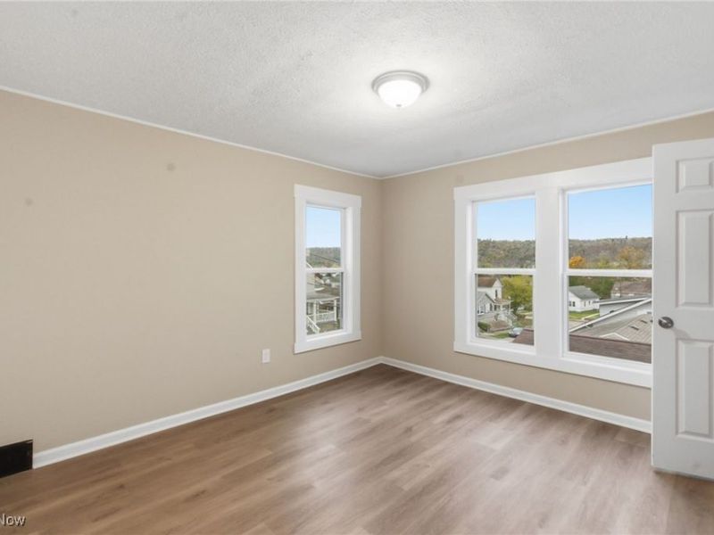 466 W 45th Street, Shadyside, OH 43947 Photo 16