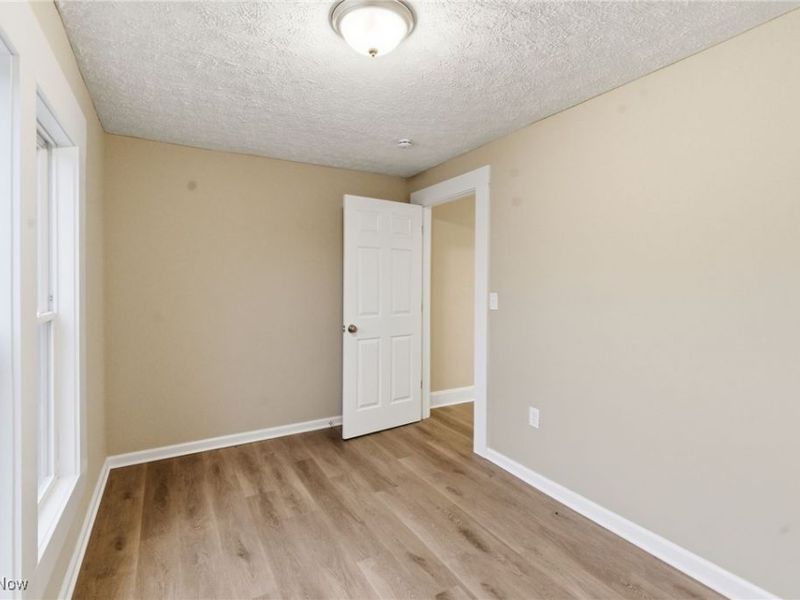 466 W 45th Street, Shadyside, OH 43947 Photo 21