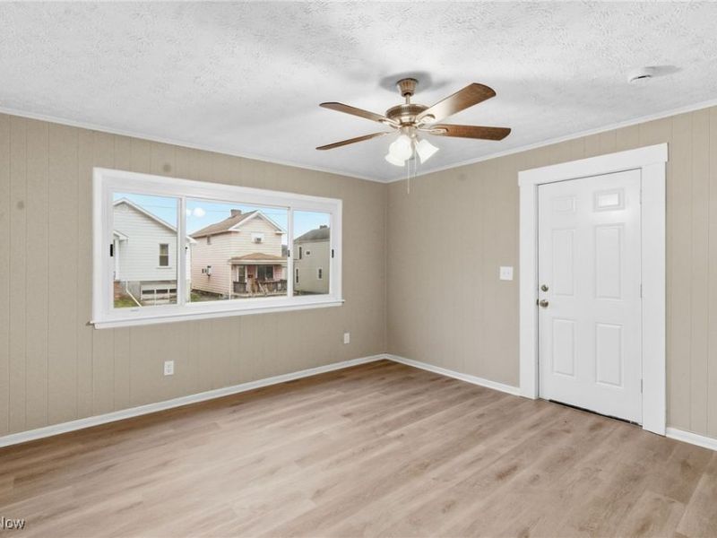 466 W 45th Street, Shadyside, OH 43947 Photo 4