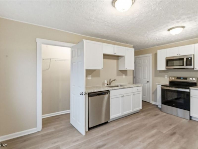 466 W 45th Street, Shadyside, OH 43947 Photo 8