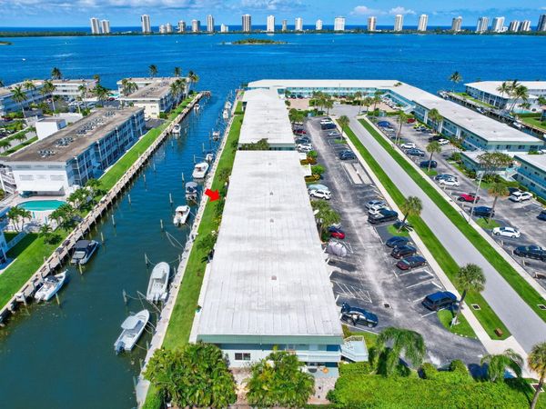 121 Wettaw Lane, Unit 211, North Palm Beach, FL 33408