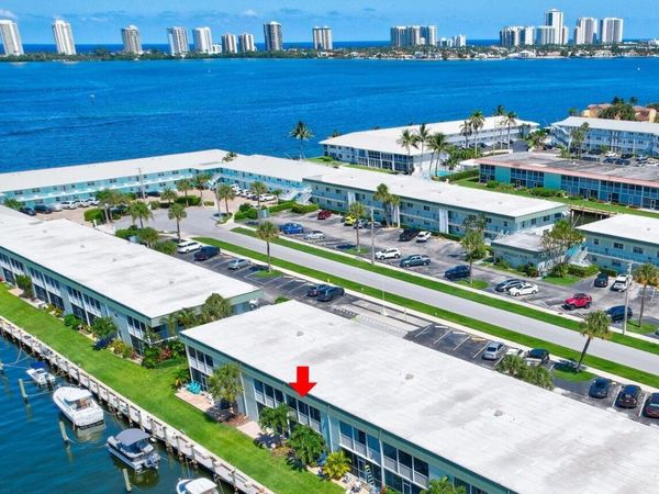121 Wettaw Lane, Unit 211, North Palm Beach, FL 33408