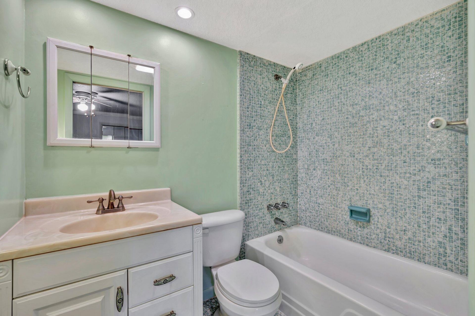 121 Wettaw Lane, Unit 211, North Palm Beach, FL 33408 Photo