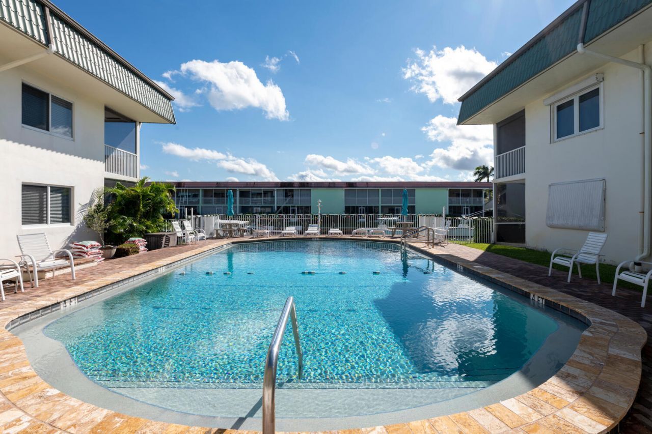 121 Wettaw Lane, Unit 211, North Palm Beach, FL 33408 Photo