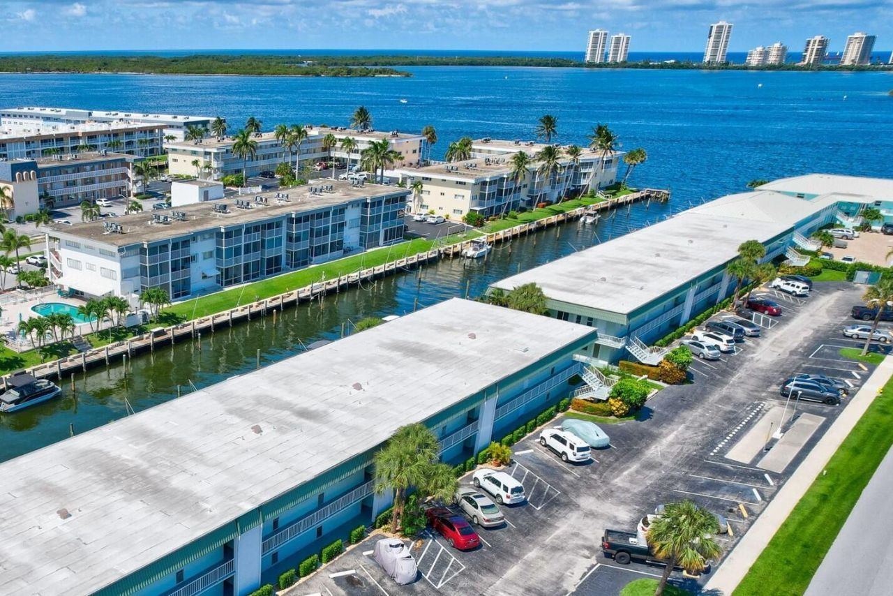 121 Wettaw Lane, Unit 211, North Palm Beach, FL 33408 Photo