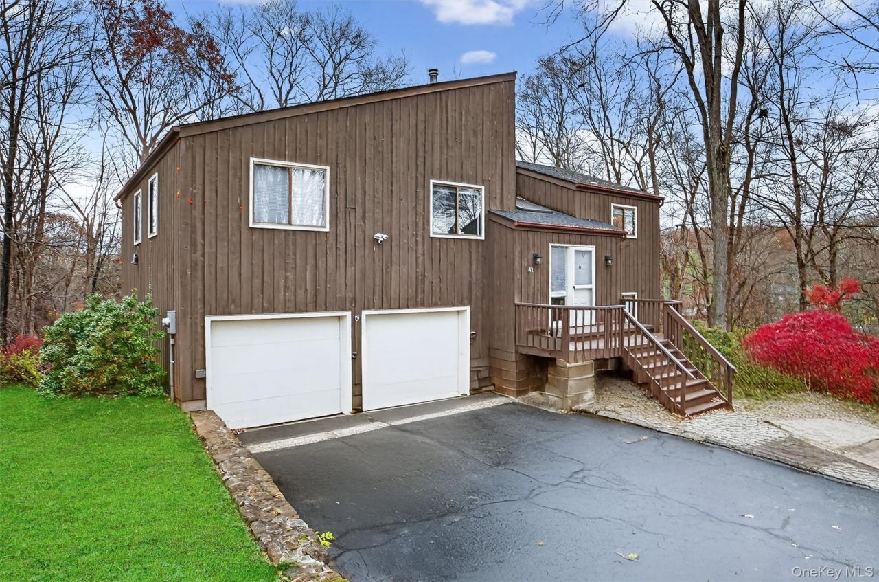 42 Maple Moor Lane, Cortlandt Manor, NY 10567 Main Photo