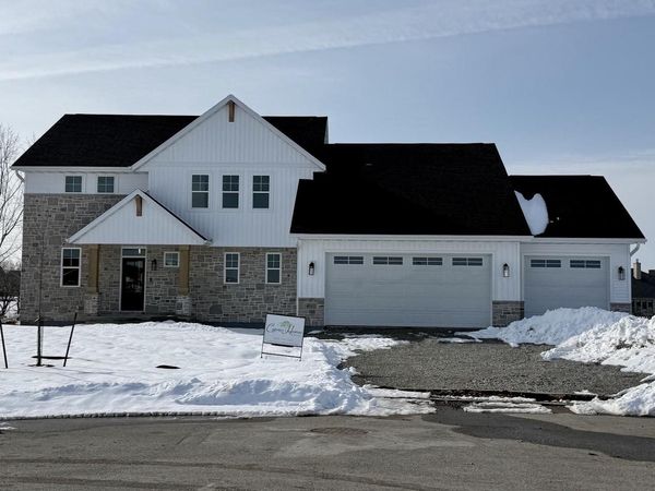 4065 N HEGNER FARM COURT, GRAND CHUTE, WI 54913