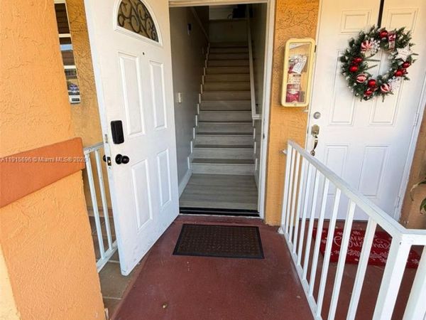 3375 W 76th St, Unit 211, Hialeah, FL 33018
